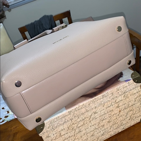 ✨Michael Kors Large Rollins Satchel ✨MINT ✨!! - Picture 8 of 9